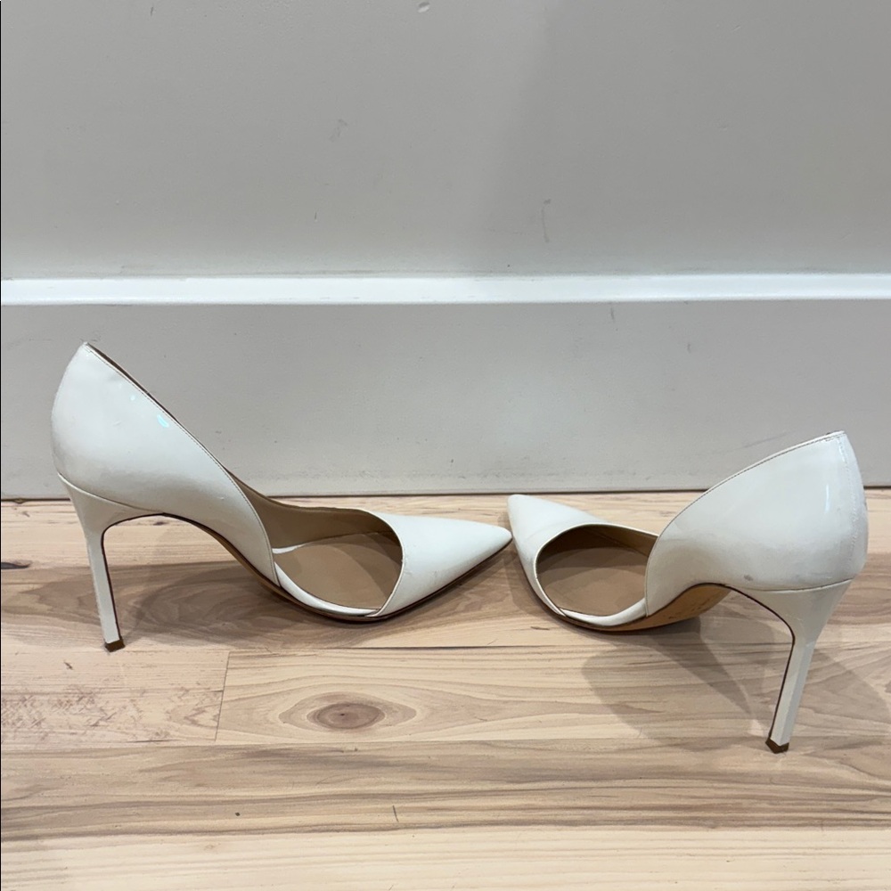 Manolo Blahnik Classic White Heels - Picture 4 of 4